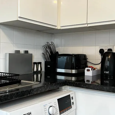 River View Apartment - Central Dundee - Free Private Parking - Sky & Tnt Sports - Lift Access - Superfast Wifi - Quiet Neighbourhood - 2 Bathrooms - Amazing Views - Balcony & Courtyard - Long Stays Welcome Exterior foto
