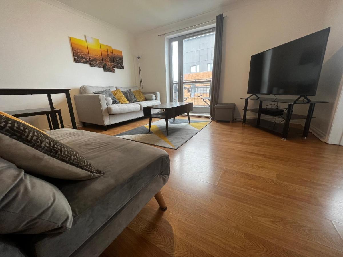 River View Apartment: Oasis With Balcony And Sports Tv